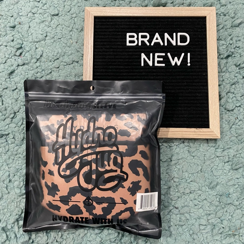 *NEW* Hydrojug Pro Savannah Leopard Print Sleeve w/ Adjustable Strap
